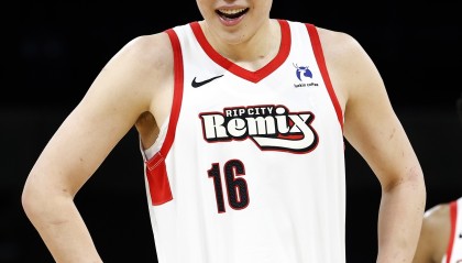 半岛体育-拓媒：杨瀚森在G联盟是进攻核心但在NBA不是 这限制了他的发挥