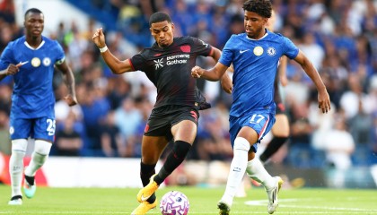 半岛体育官方网站-德天空：勒沃库森前锋阿德利即将与伯恩茅斯签下长期合约