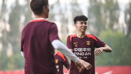 半岛体育APP-北青：东亚杯中韩战王钰栋首发几无悬念，高天意大概率首发踢后腰
