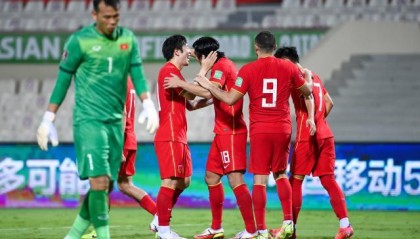 半岛体育APP-严益唯：封闭环境让国足灵气士气消失 备战需调整