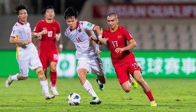 半岛体育-越媒：中国队打法非常守旧 越南换上00后中卫=败笔
