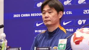 半岛体育-李霄鹏：已经被动做两次换人&amp;只有一次名额，换下两外援迫不得已