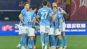 半岛体育官网-下半场开始，解禁复出的拜合拉木替补登场，换下萨卡里亚