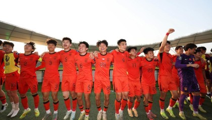 半岛体育-苏东：今晚U23国足不要打对攻，要贯彻大脚加身体&amp;amp;二点加定位